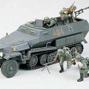 German Hanomag Sdkfz 251/1 Halftrack Kit CA120 1/35 Scale Tamiya 35020