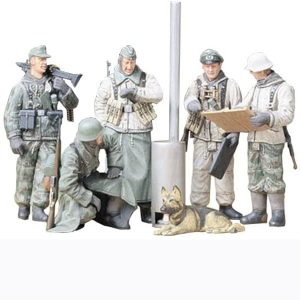 Tamiya German Soldiers At Field Briefing 1/35 Scale 35212